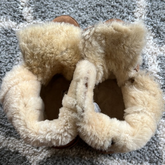 UGG Quincy Women’s Twinface Sheepskin Lace Up Booties - Size 7 - Picture 8 of 16